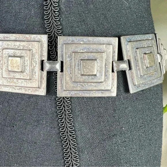 Escada Women’s Vintage Designer Geometric Silver/Black Antique Metal Chain Belt main image 9